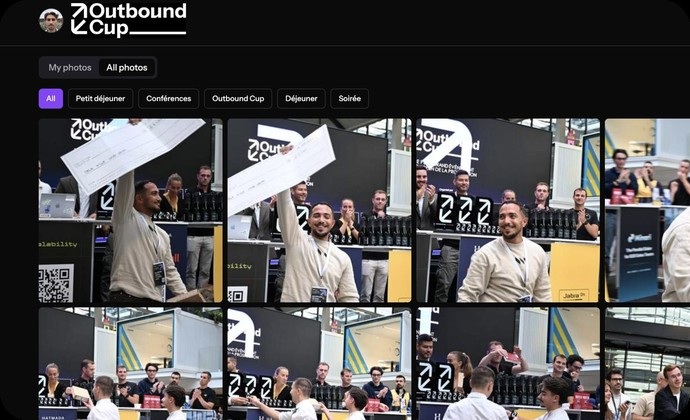 Il reçoit ses photos